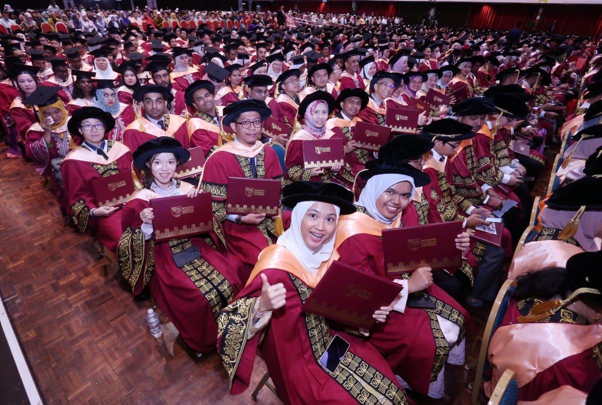 Sultan titah graduan UPM terus semai ilmu, kenang jasa pendidik