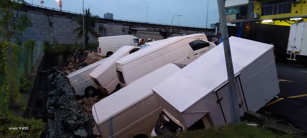 Enam kenderaan terjejas akibat tanah mendap di Puchong