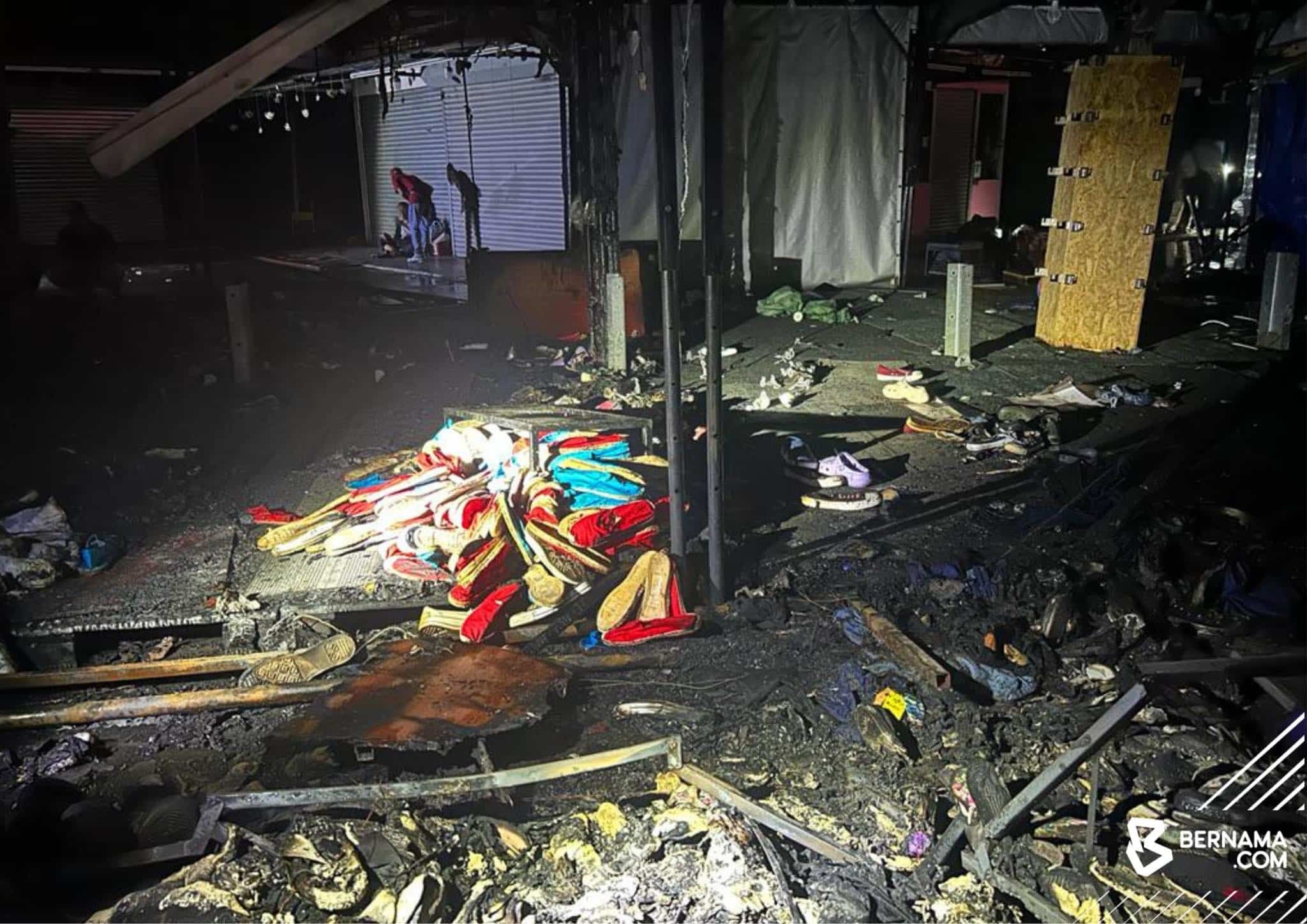 Saksi dengar letupan kuat sebelum api sambar gerai Uptown Kota Damansara