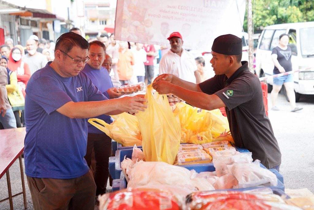Jualan murah manfaat lebih 200 keluarga, jimat belanja sempena Krismas