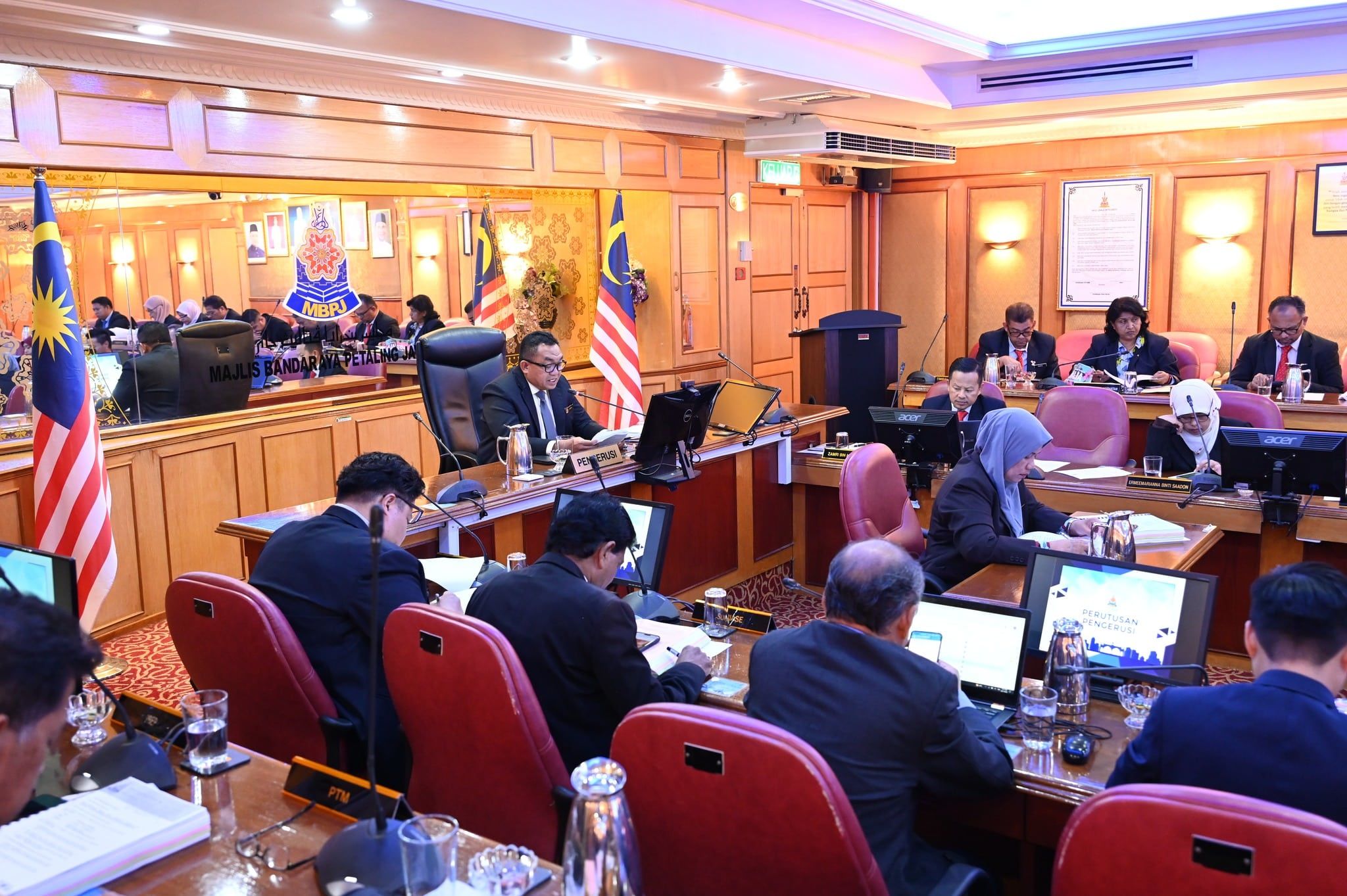 私人地房屋杂乱无章 灵市厅冻结罚款39地主