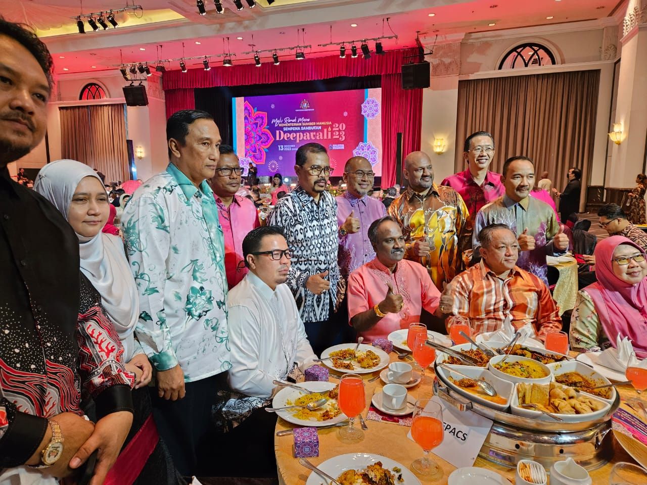 அமைச்சர் சிவகுமார் தலைமையில் மனிதவள அமைச்சின் தீபாவளி உபசரிப்பு