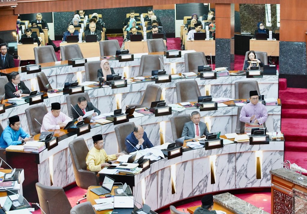 不满特委会名单辱骂议长率员集体离席   团结政府议员斥阿兹敏无礼促对付