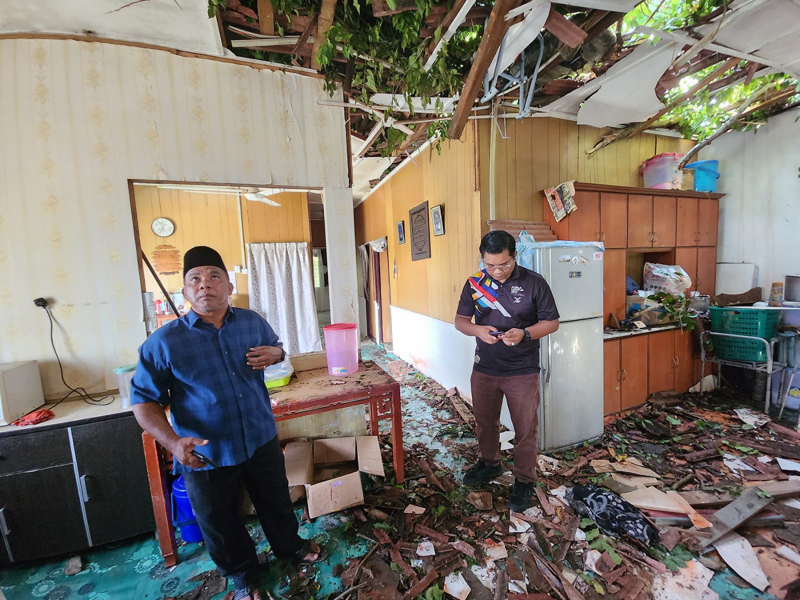 11 rumah, bengkel motosikal rosak akibat ribut di Batu Berendam