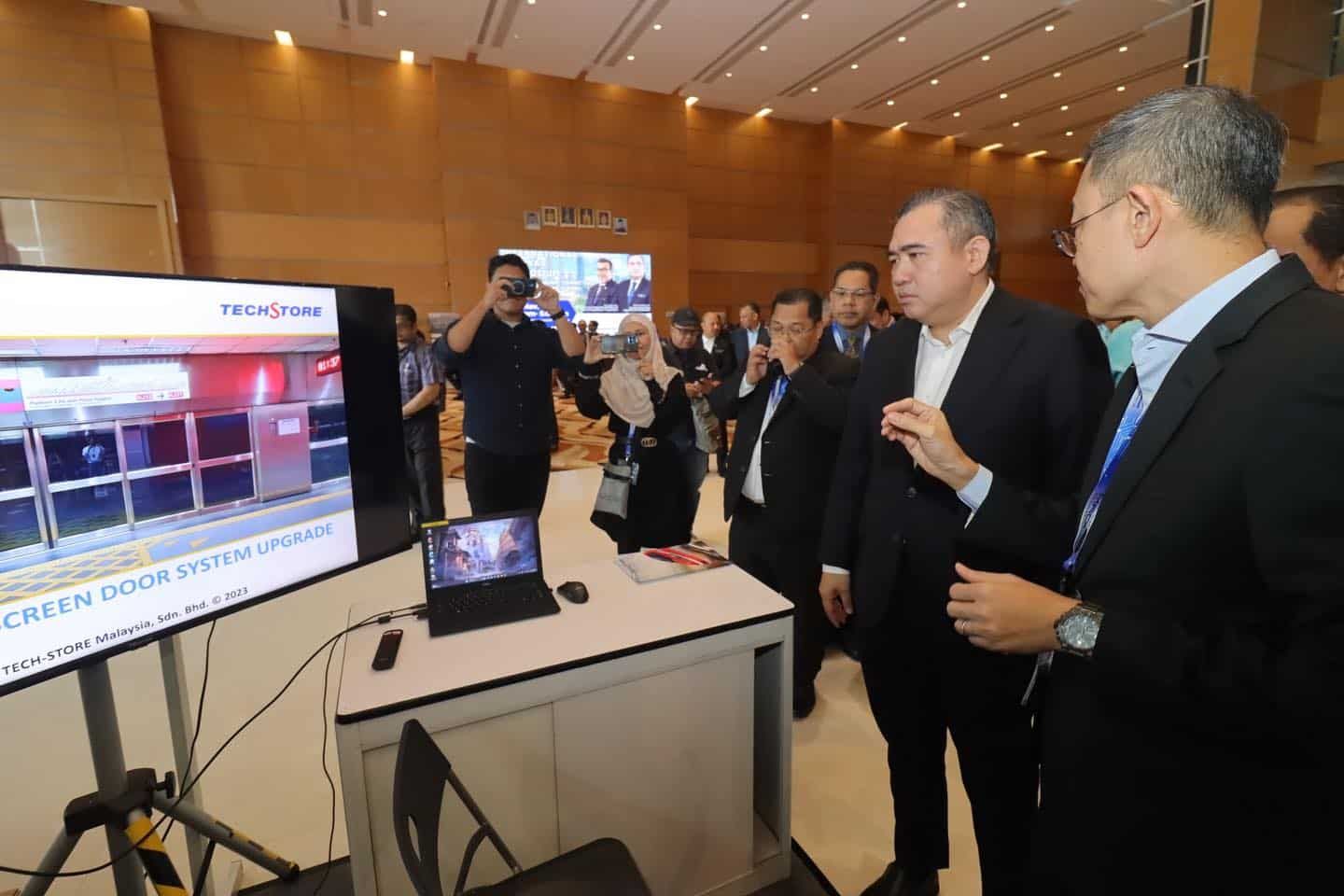 交长：豁免优惠期2025年结束  政府下月宣布电动车路税架构