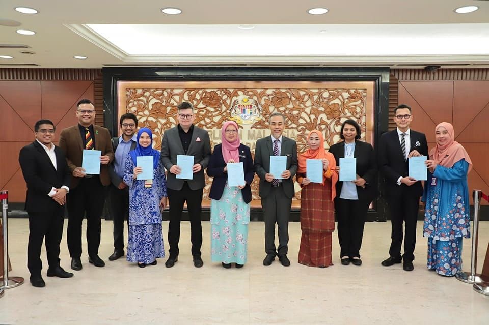 吸烟产品管制法案重呈国会一读