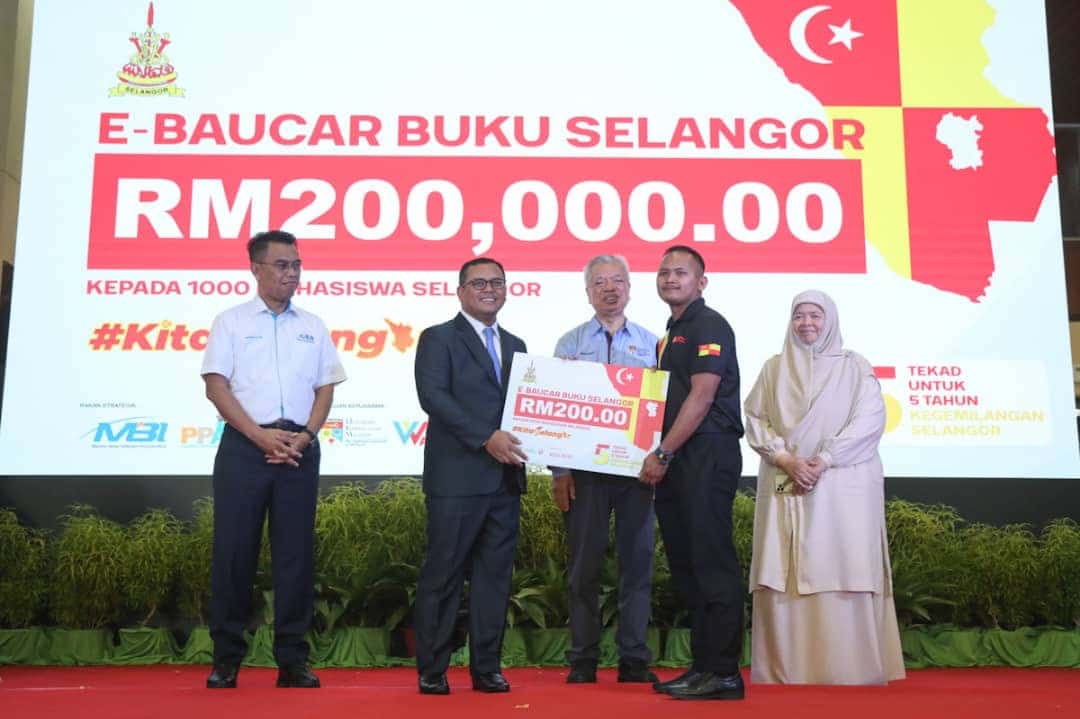 Tekad Kita Selangor: 5 janji ditunai, 1,000 mahasiswa terima e-baucar buku