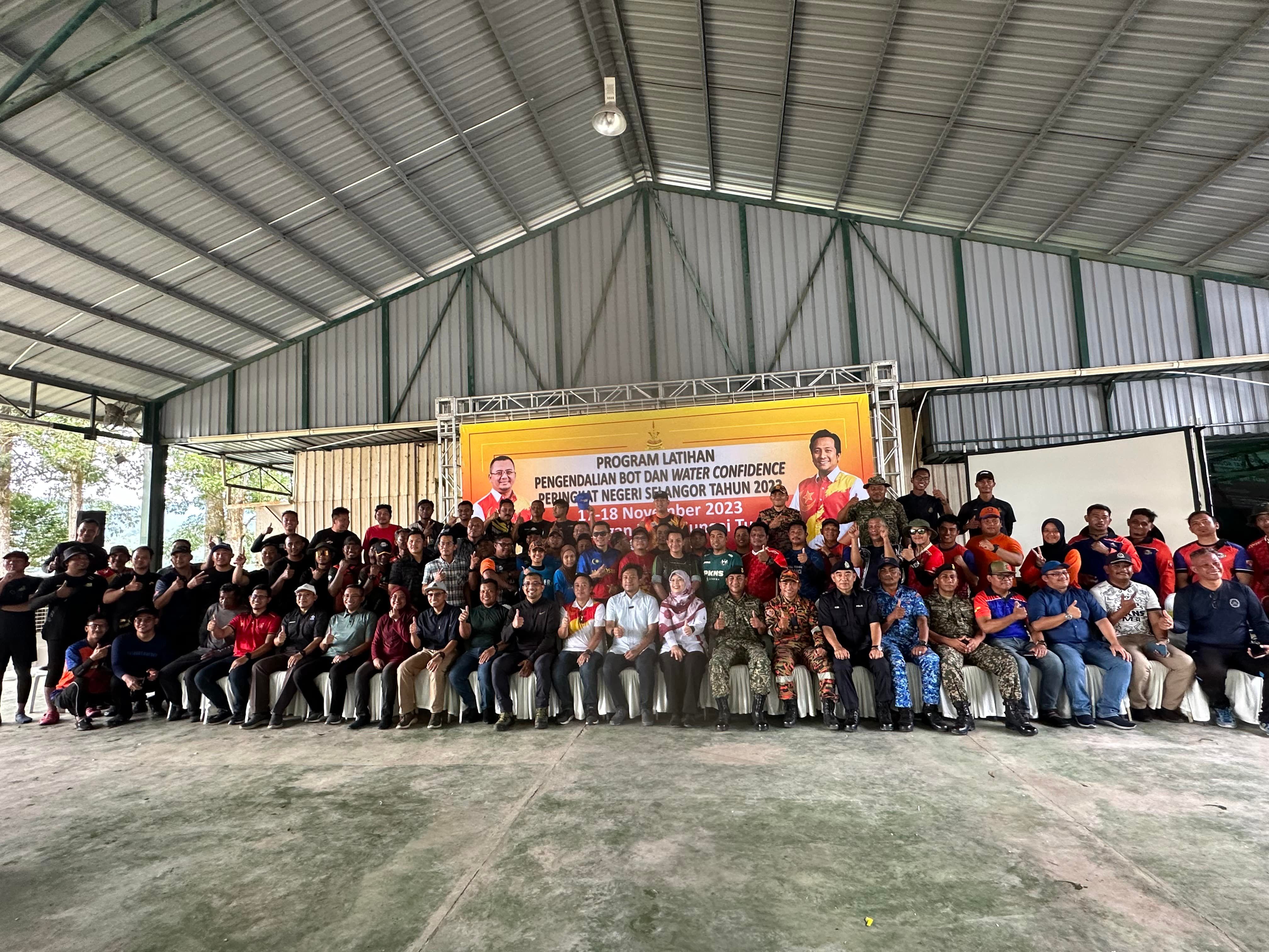 Simulasi latihan kendali bot tingkat kemahiran menyelamat mangsa bah