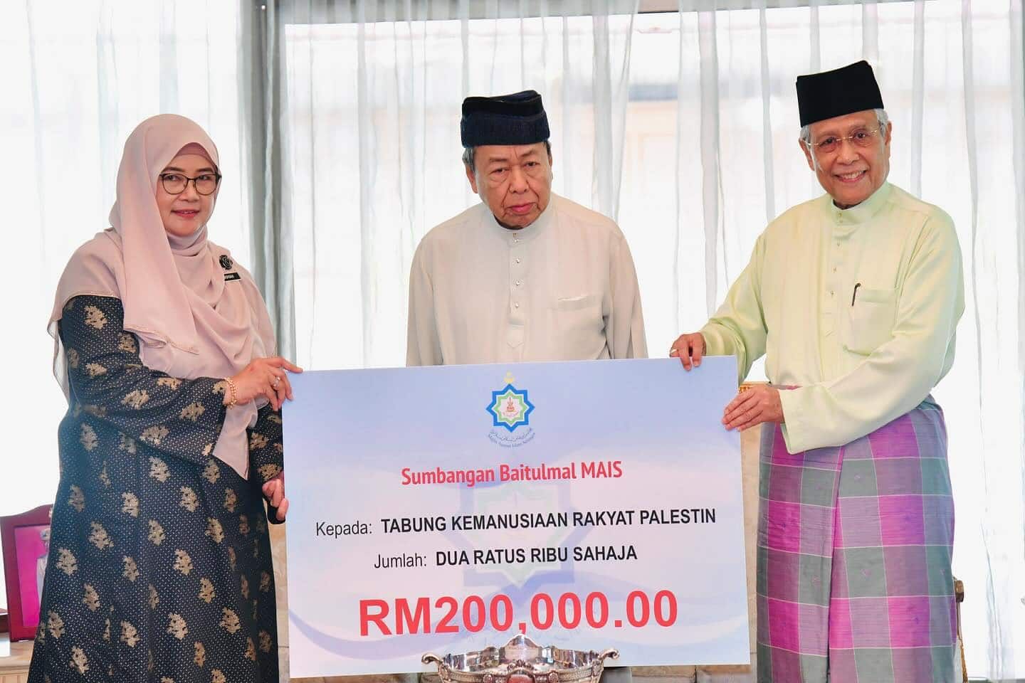Mais donates RM200,000 to Palestinian aid fund
