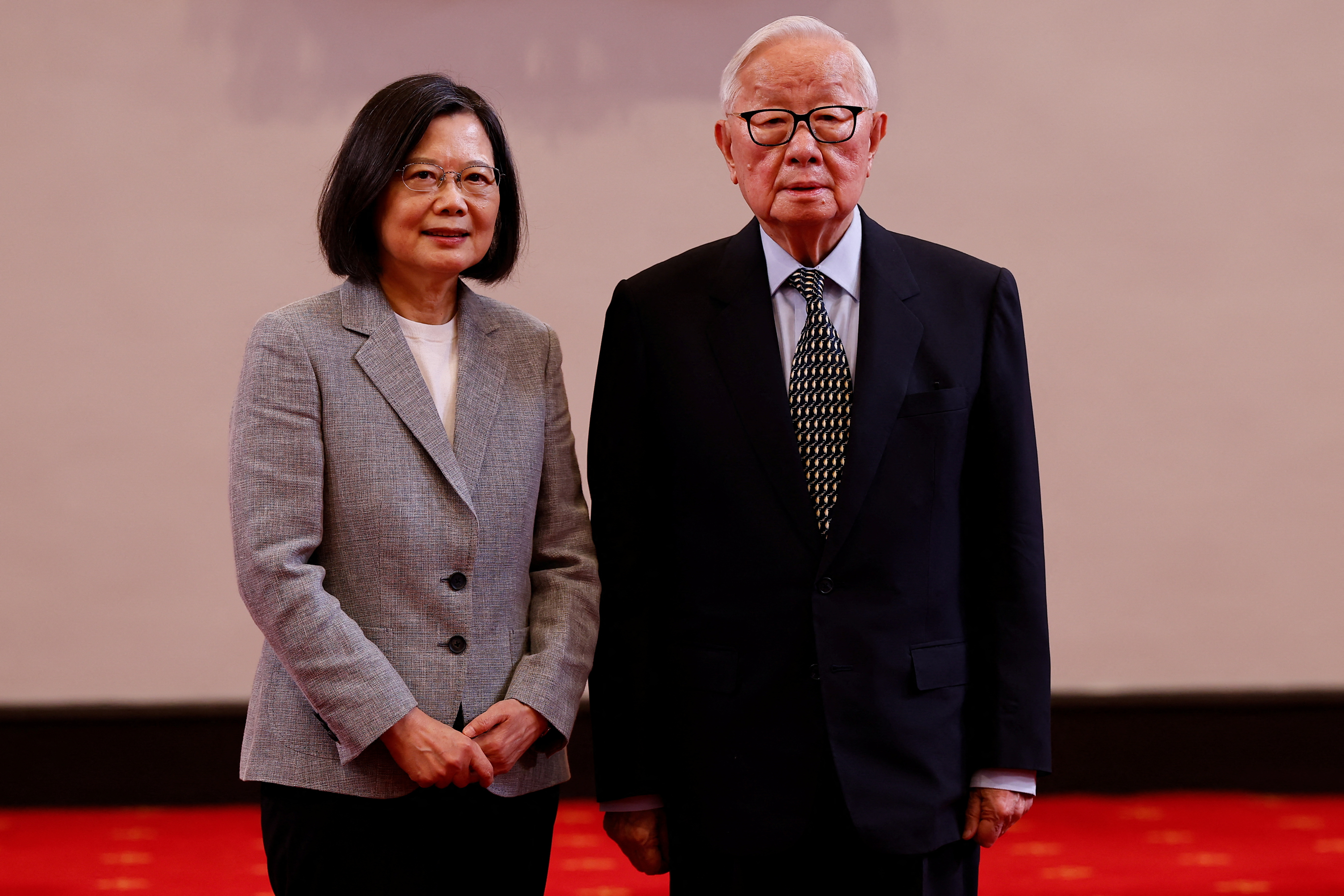 Taiwan, facing Chinese pressure, to stress importance of peace at APEC summit