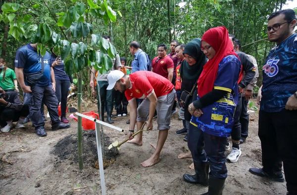 雪足球协会拨2万与森林局携手 乌鲁鹅唛森林保留地种2000棵树
