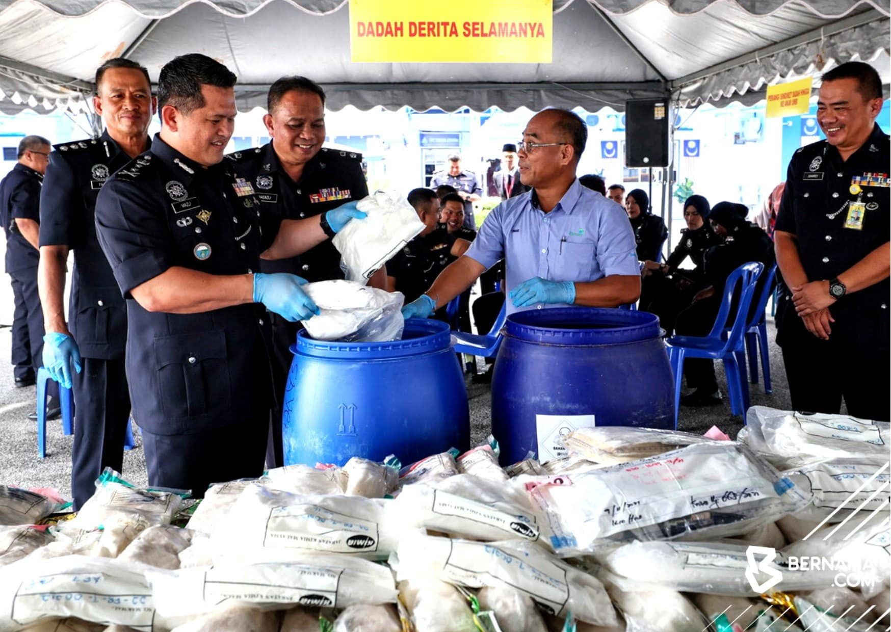 登警方销毁总值620万 各类缉获毒品