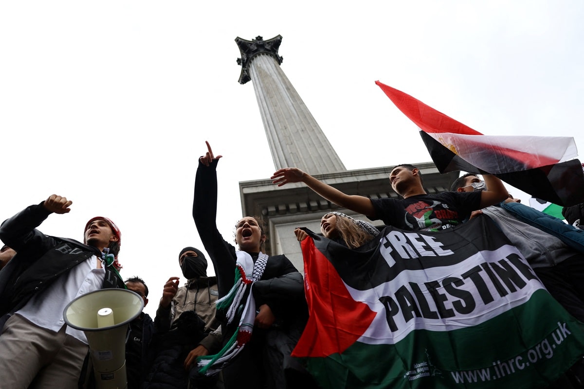 Orang ramai himpun, protes tanda solidariti bersama rakyat Palestin