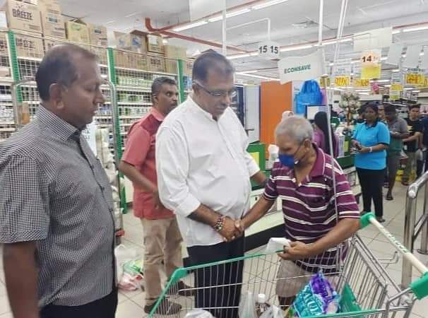 செந்தோசா தொகுதியைச் சேர்ந்த 600 பேர் தீபாவளி இலவசப் பற்றுச் சீட்டுகளைப் பெற்றனர்