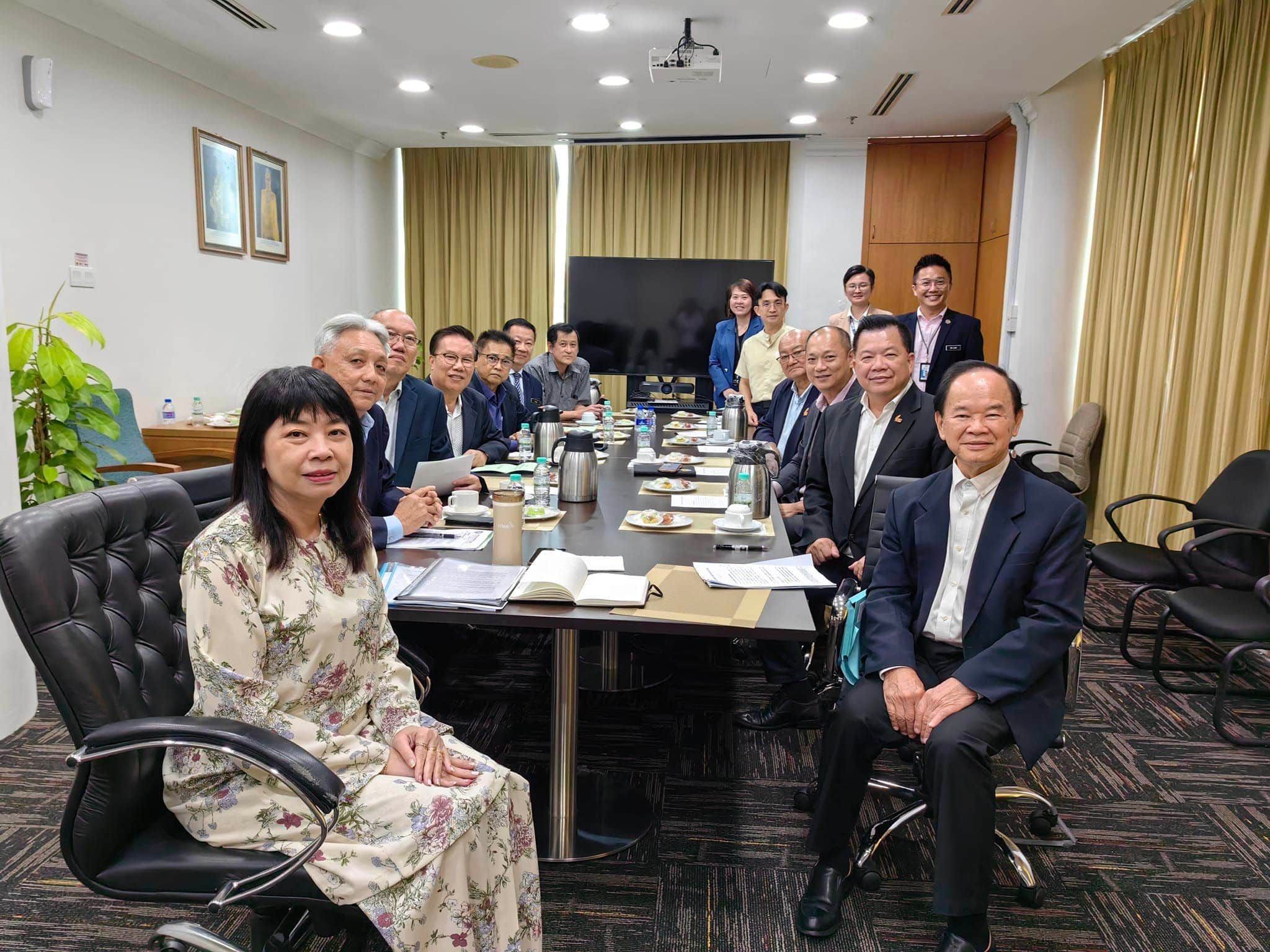 成立教育部华校师资特委会   解决华小华中师资短缺问题