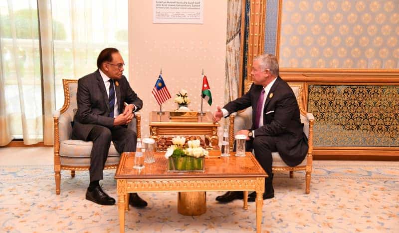 PM Anwar discusses with Jordan's King Abdullah II on OIC sidelines