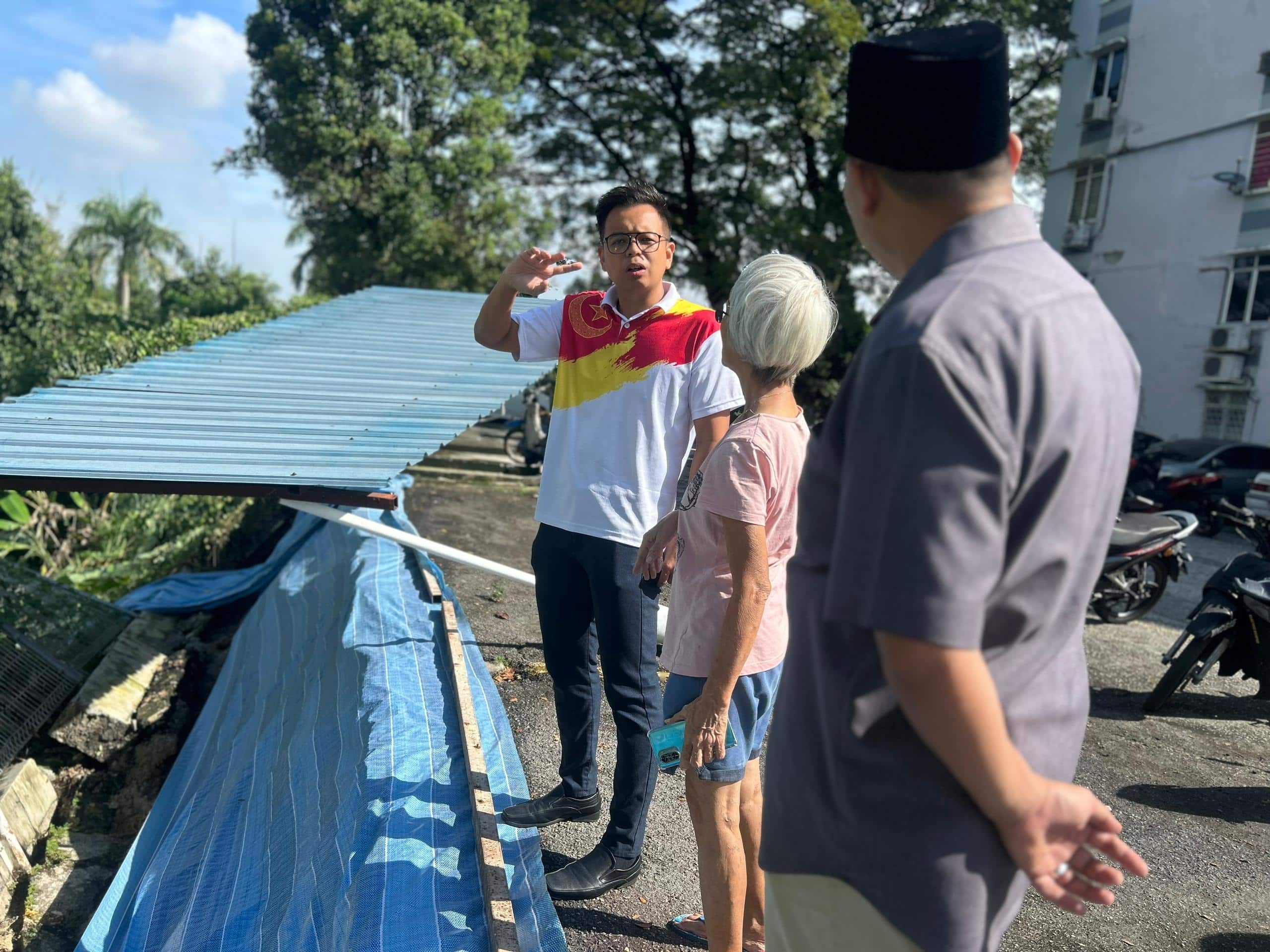 蕉赖组屋围墙坍塌 加影市会铺防水布申请维修拨款