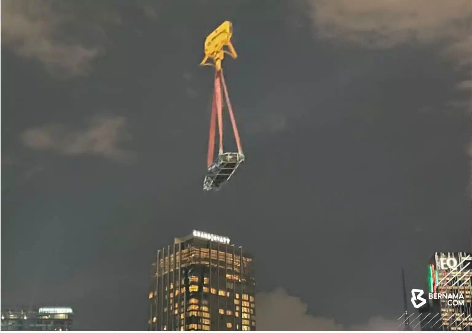 建筑工地混凝土桩突滑落砸死工友