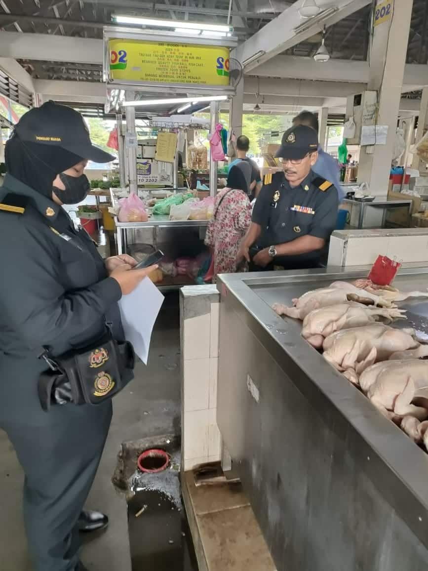 肉鸡价格今起浮动：最高11最低6.49令吉  内贸部促消费者举报不合理价