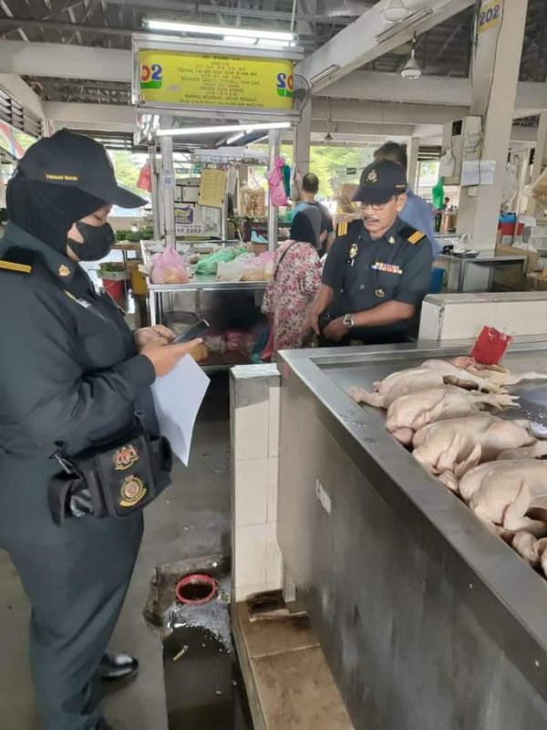 肉鸡价格今起浮动:最高11最低6.49令吉 内贸部促消费者举报不合理价