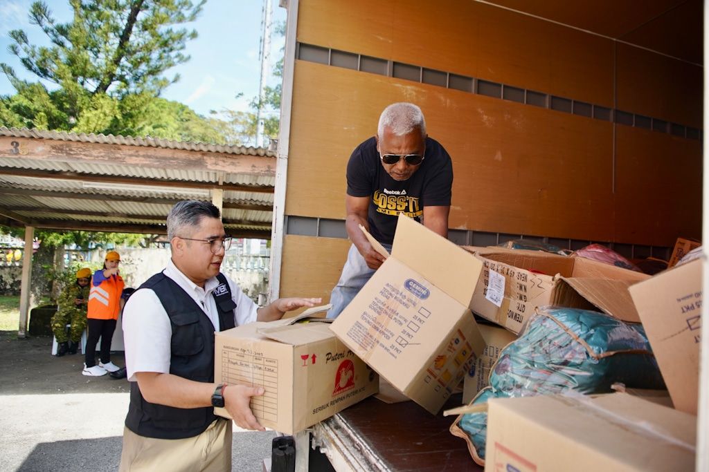 MBI hulur bantuan barangan keperluan RM5,000 ke PPS SMK Dengkil