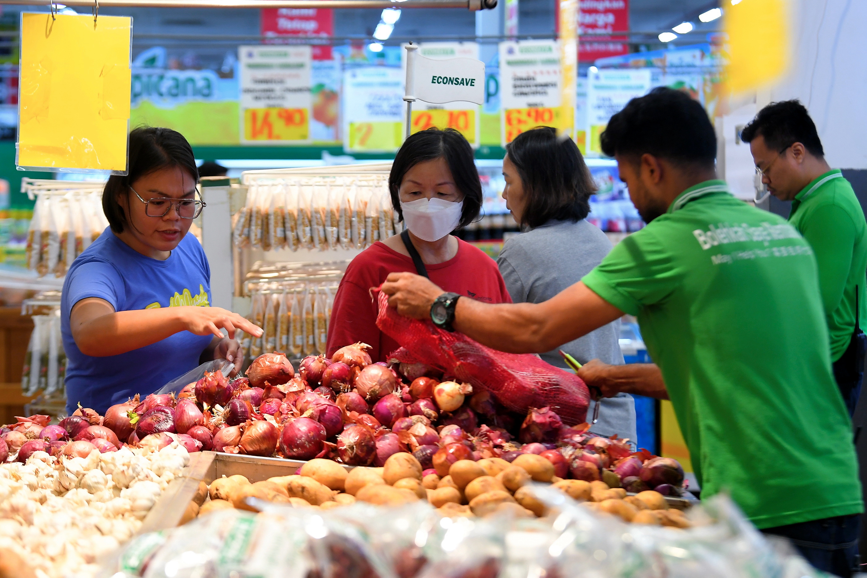 Onion supply sufficient despite India’s export ban — Mohamad Sabu