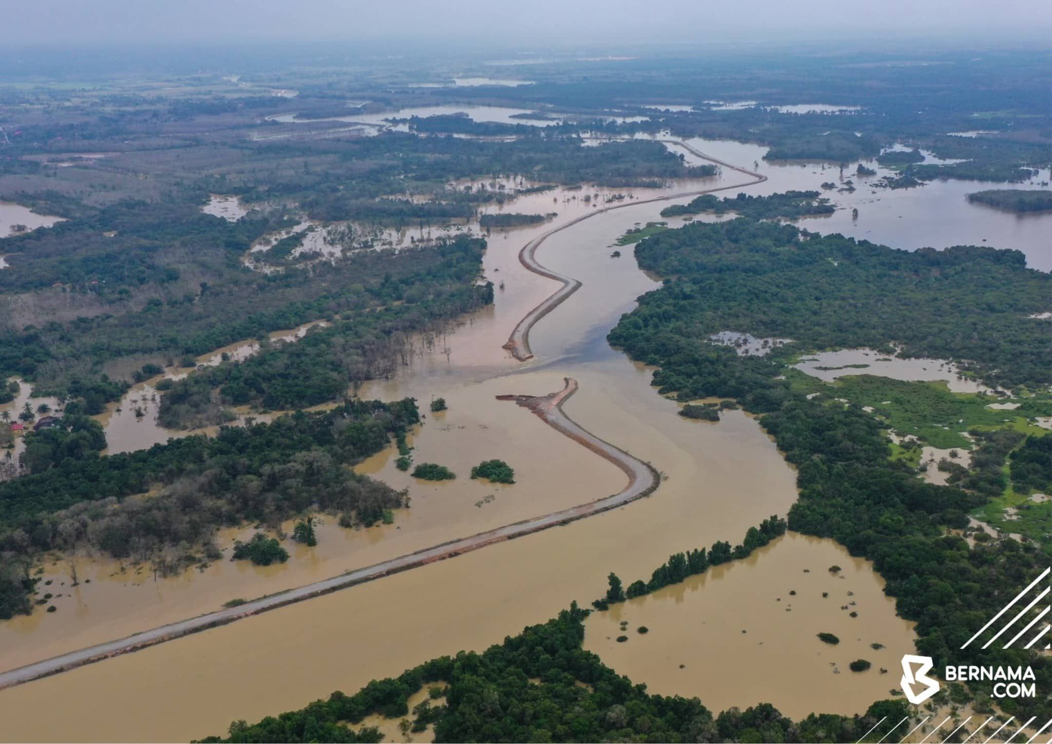 收集水灾损毁房屋资料 房地部提供适当援助