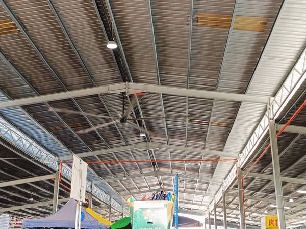 杨美盈拨近5万装大风扇 助沙登新村临时巴刹解闷热