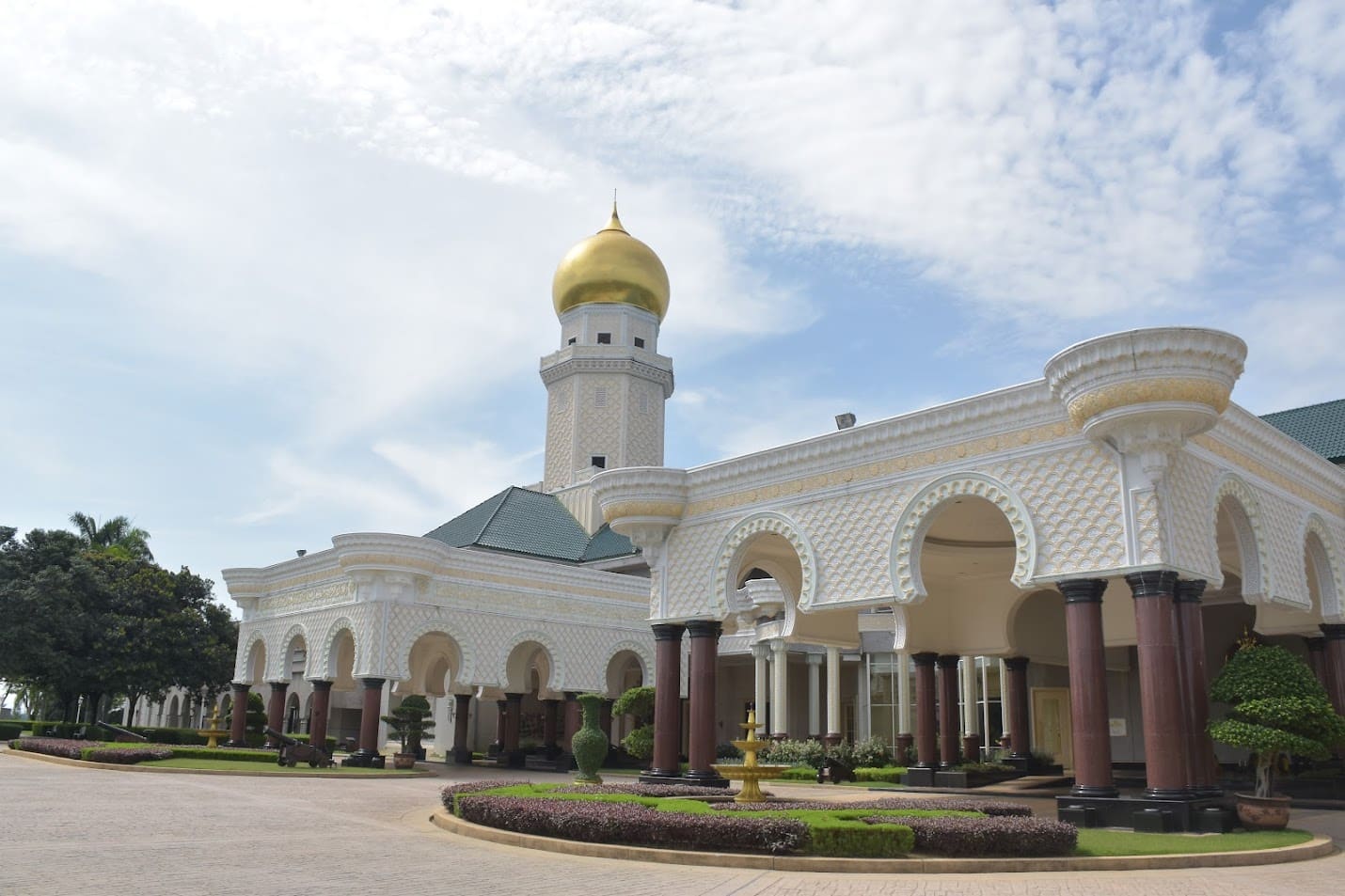 Istana kubah emas saksi pertabalan dua Sultan Selangor