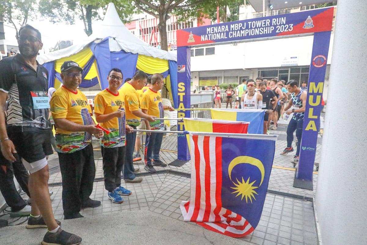 Larian Menara MBPJ, peserta cilik naik 552 anak tangga tempoh empat minit