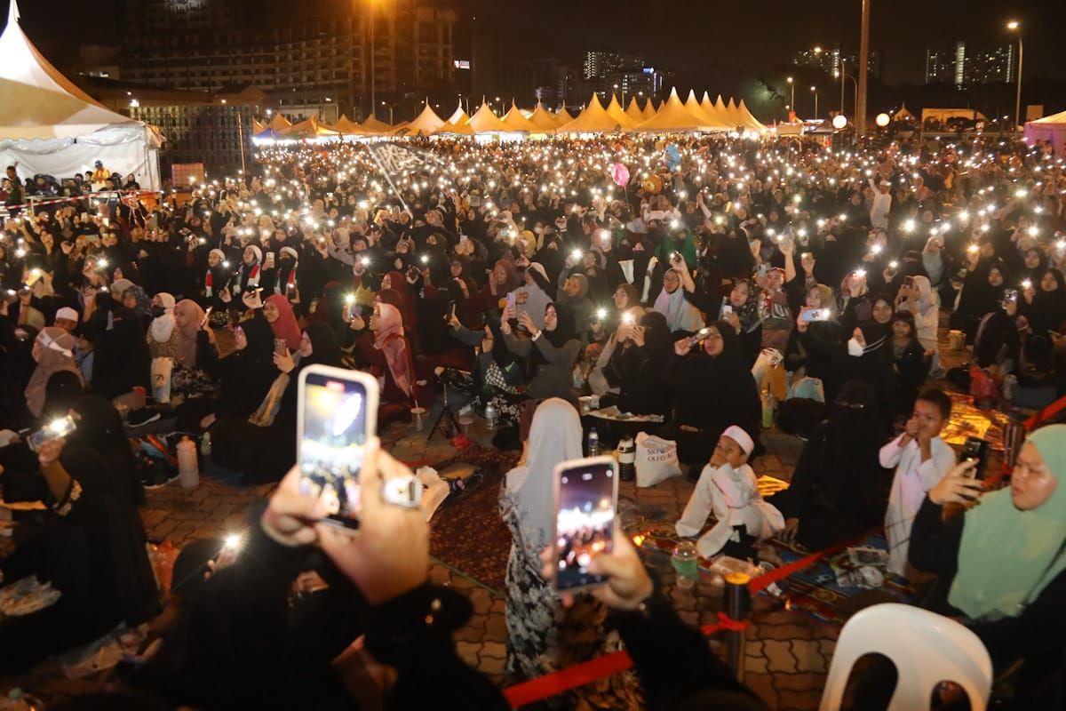 Lebih 10,000 umat Islam hadir program Darul Ehsan Berselawat
