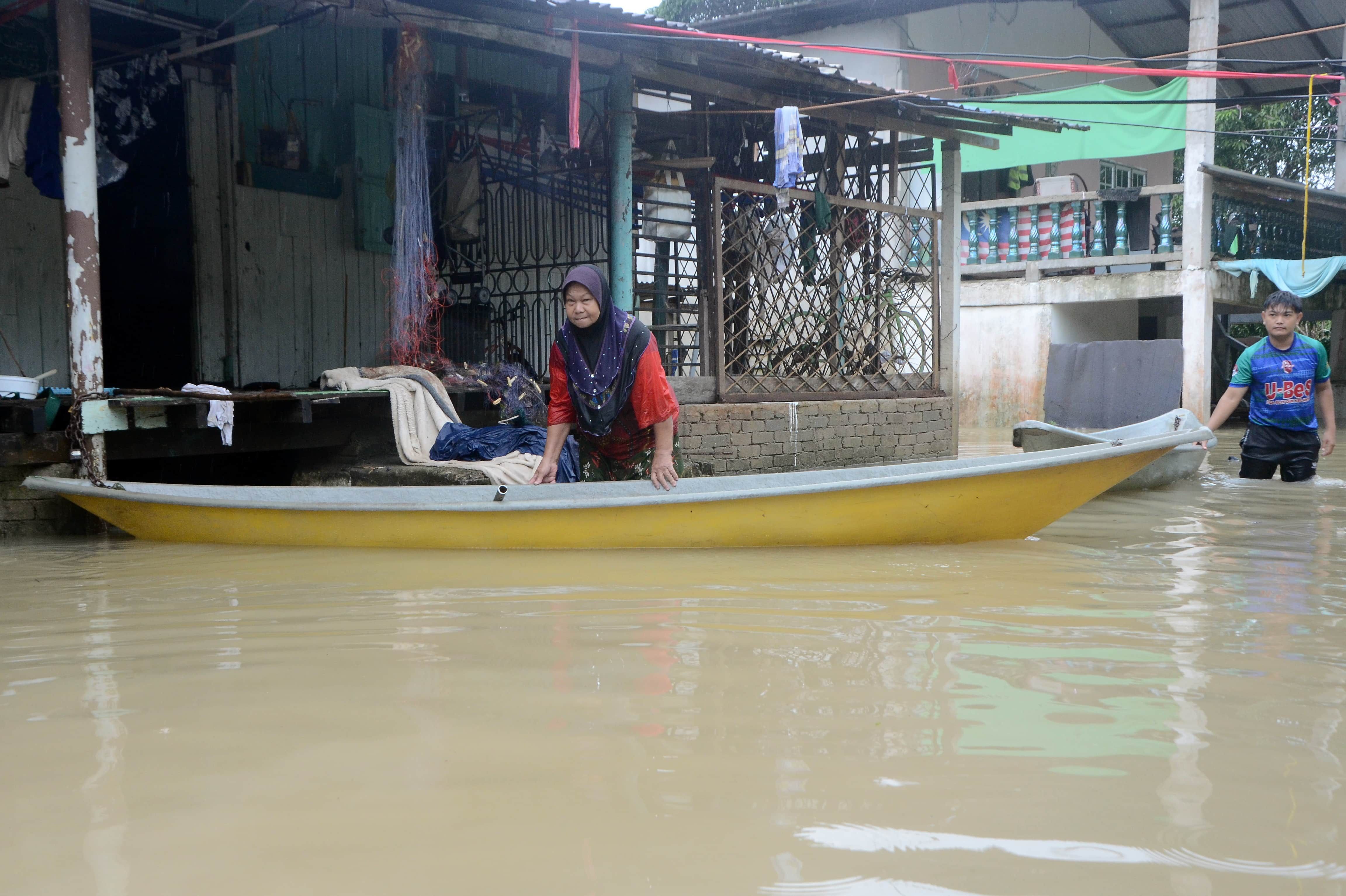 Mangsa banjir di Kelantan, Terengganu, Selangor turun sedikit malam ini