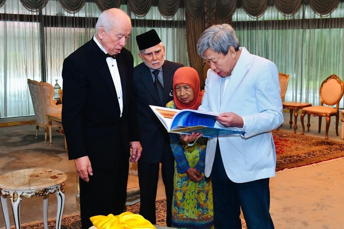 Sultan berkenan terima menghadap pakar kaligrafi Arab dari Jepun