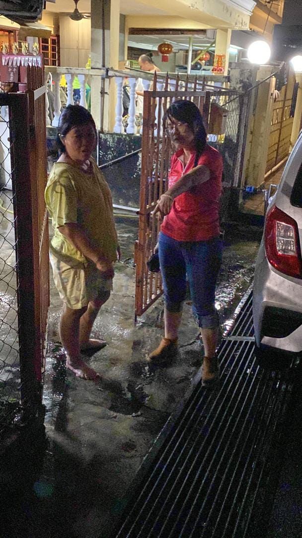 雨势太大排水不及引发沙登2区闪电水灾 王诗棋：已要求MBSJ尽速清沟