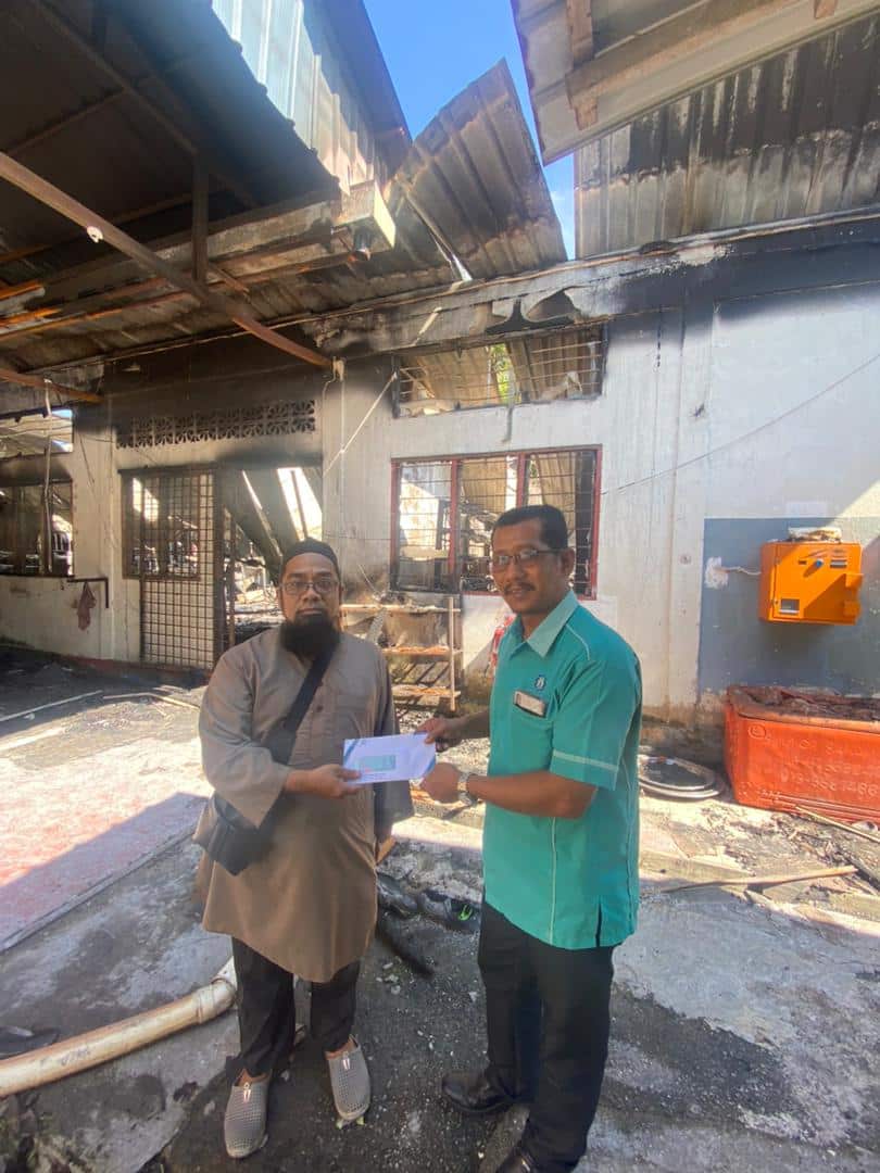 Yide hulur sumbangan kepada pusat tahfiz Hulu Langat terbakar