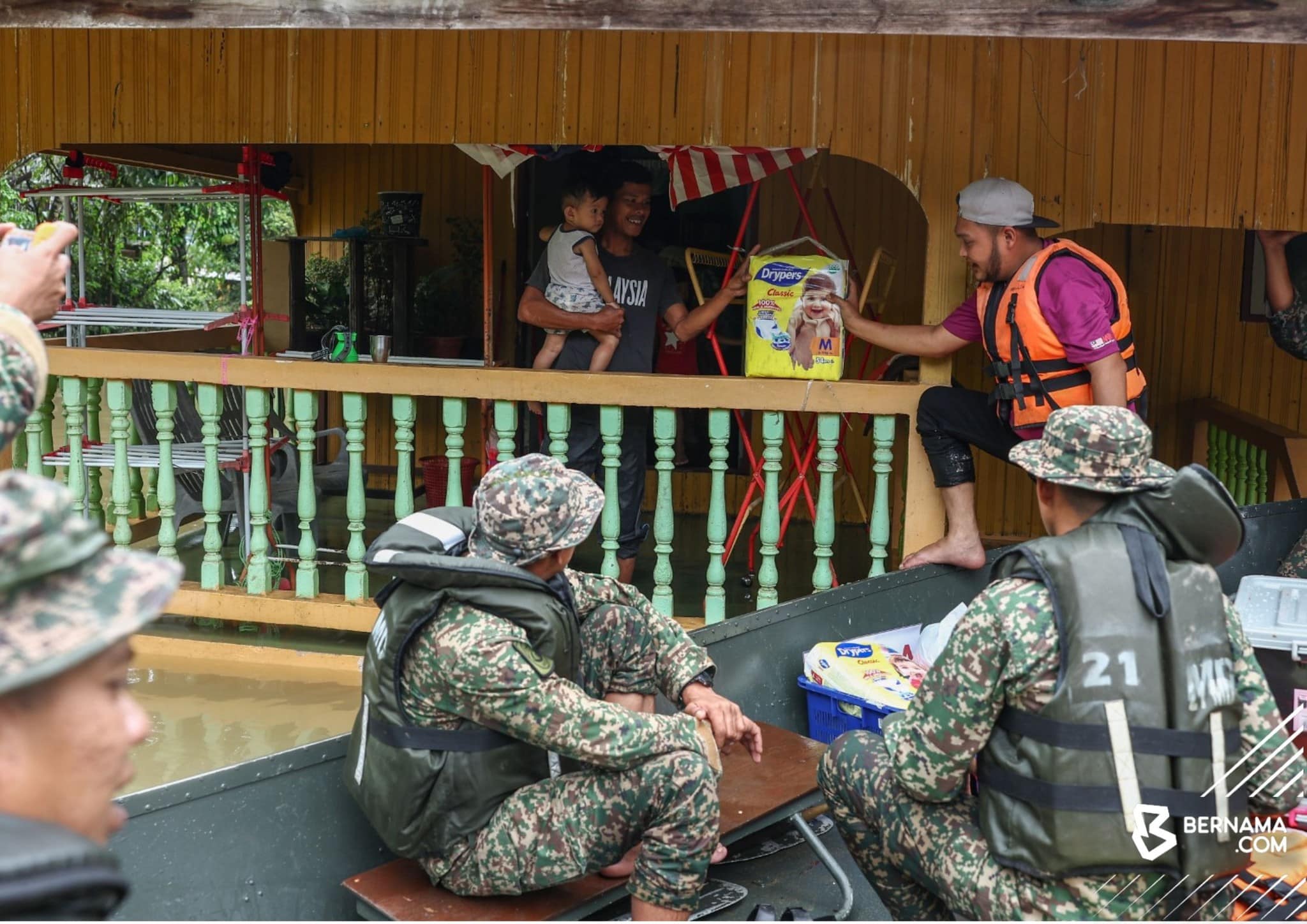 Mangsa bah di lima negeri turun kepada 26,914 setakat tengah hari