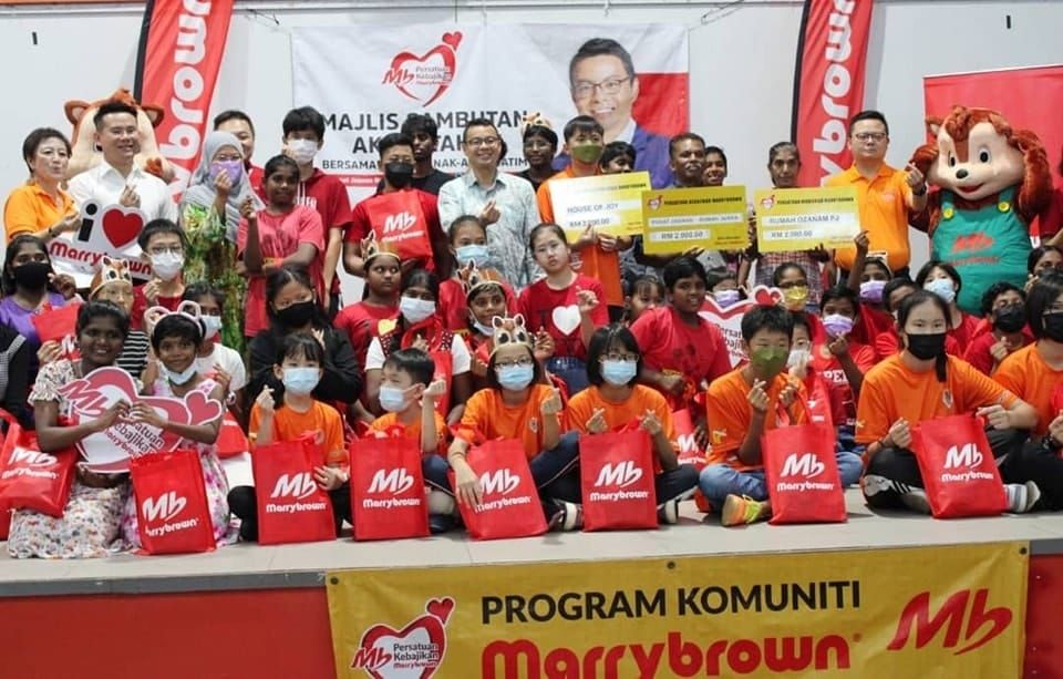 李健聪精心办聚会为孤儿送暖