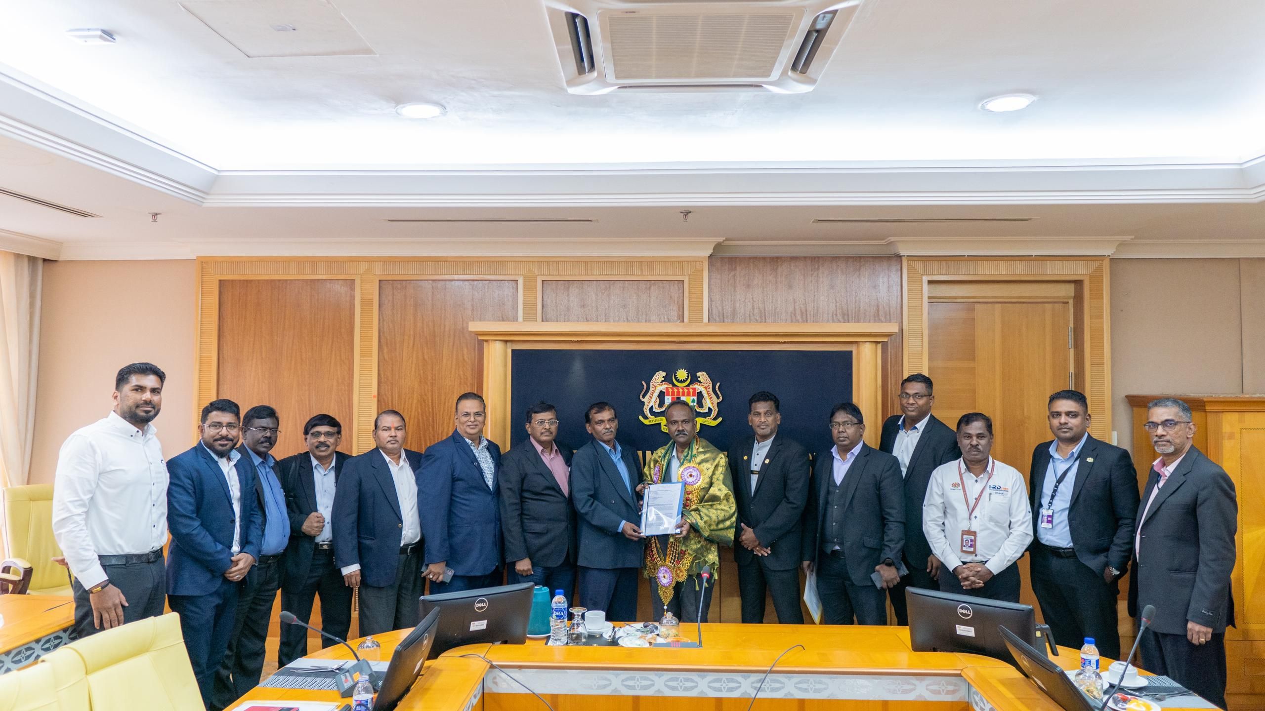 குறைவான மாணவர்களை கொண்ட  தமிழ்ப்பள்ளிகளை இடம் மாற்றம் செய்யும் பணி தொடங்கியது