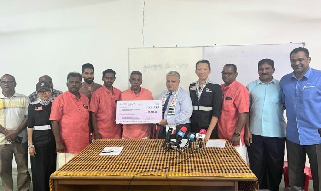 போரில் பாதிக்கப்பட்ட பாலஸ்தீன மக்களுக்கு  சுபாங் தோட்ட ஸ்ரீ மகா மாரியம்மன் ஆலயம் வெ.10.000 நிதியுதவி