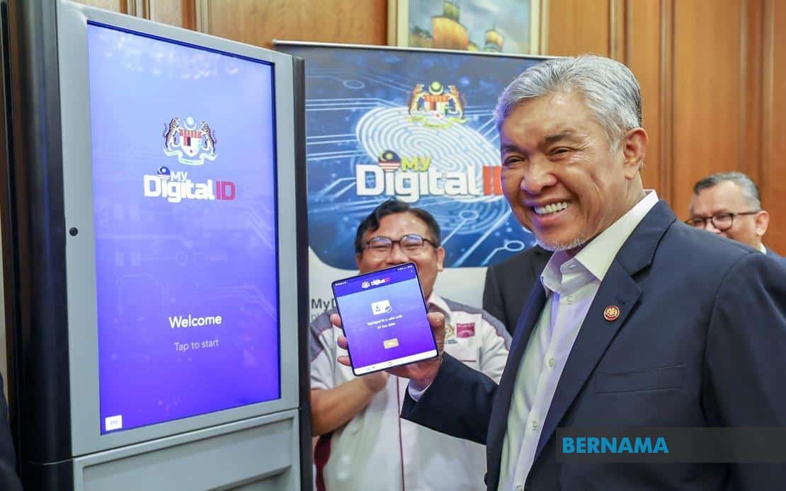 DPM Ahmad Zahid returns to work, attends Cabinet meeting