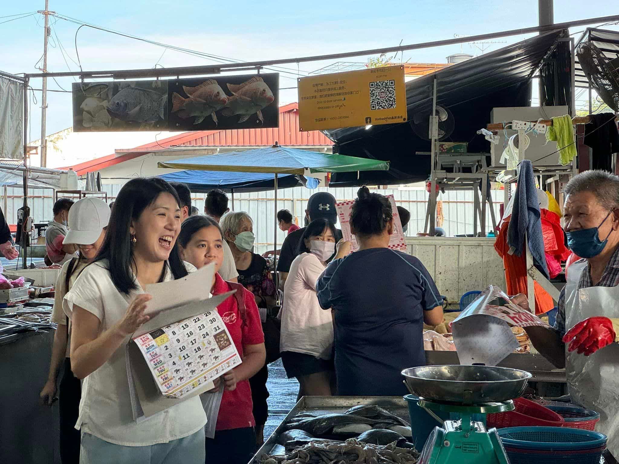 杨美盈2024月历出炉   可到指定咖啡店索取