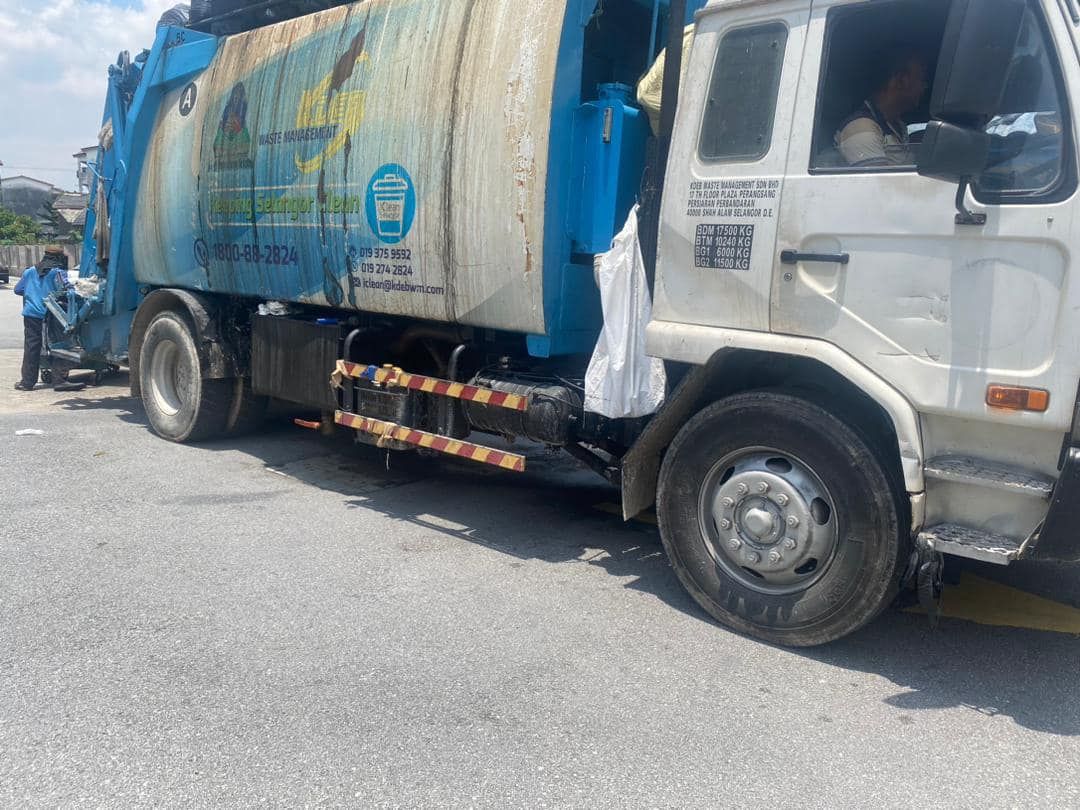 固体垃圾车.压缩式垃圾车  市议员教你区别.别丢错垃圾