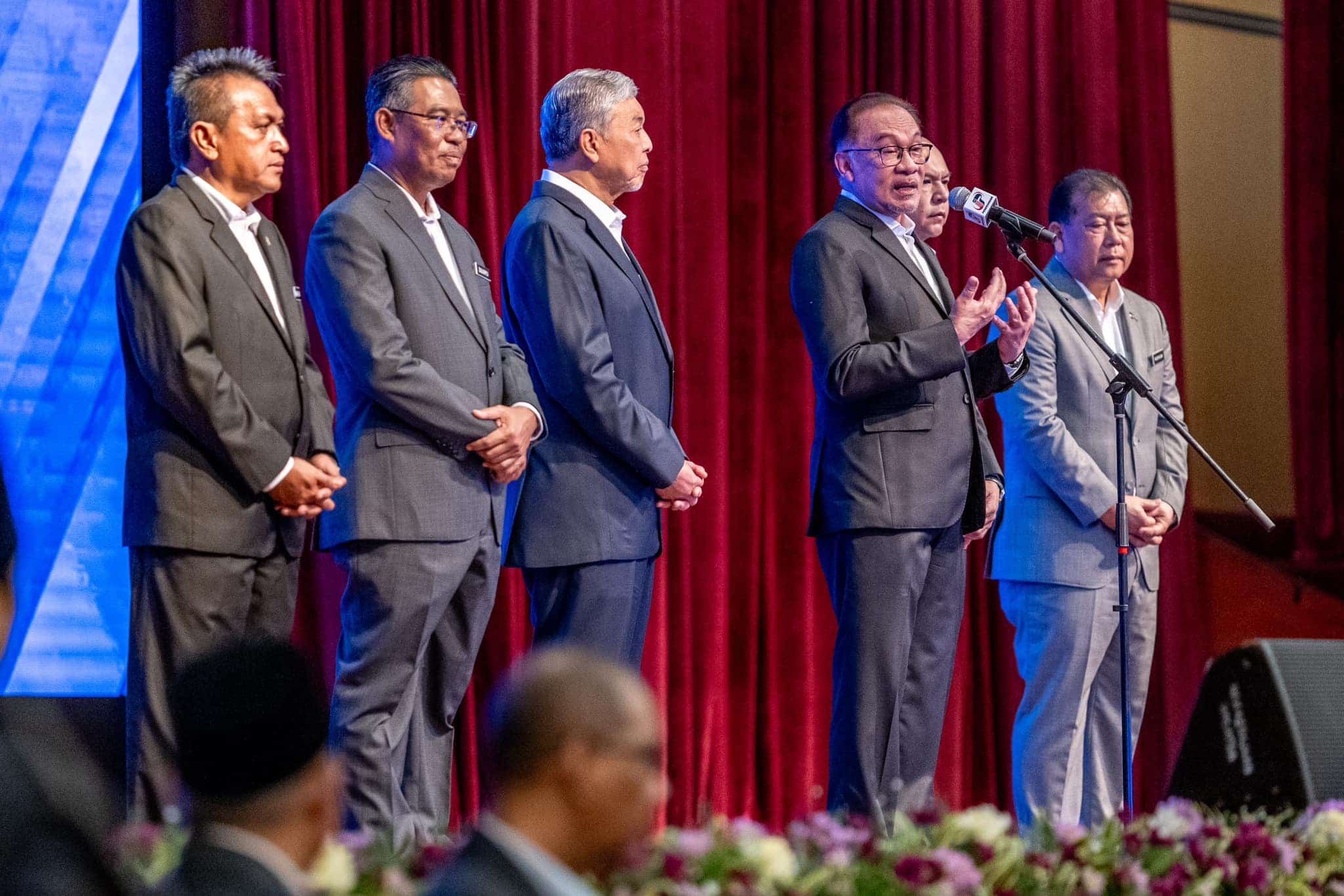 PM wants civil servants to continue excelling in 2024