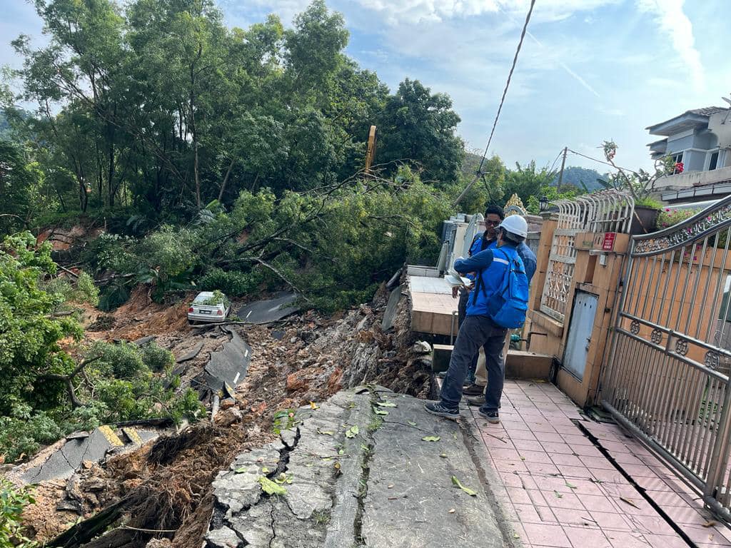 Longkang monsun retak punca tanah runtuh di Puchong
