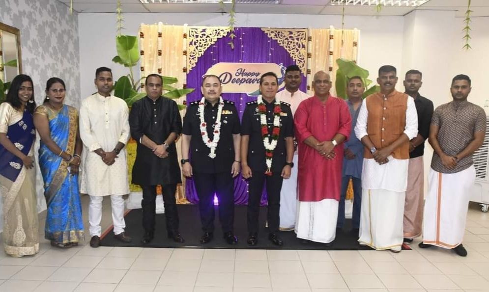 ஷா ஆலம் மாவட்ட போலீஸ் தலைமையகத்தில்  தீபாவளி உபசரிப்பு