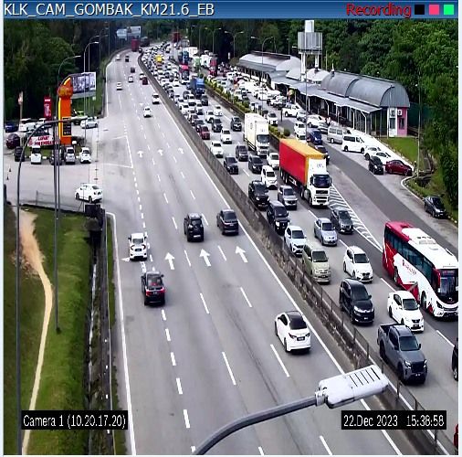 圣诞节连假开跑.免过路费 多条大道增车流及阻塞