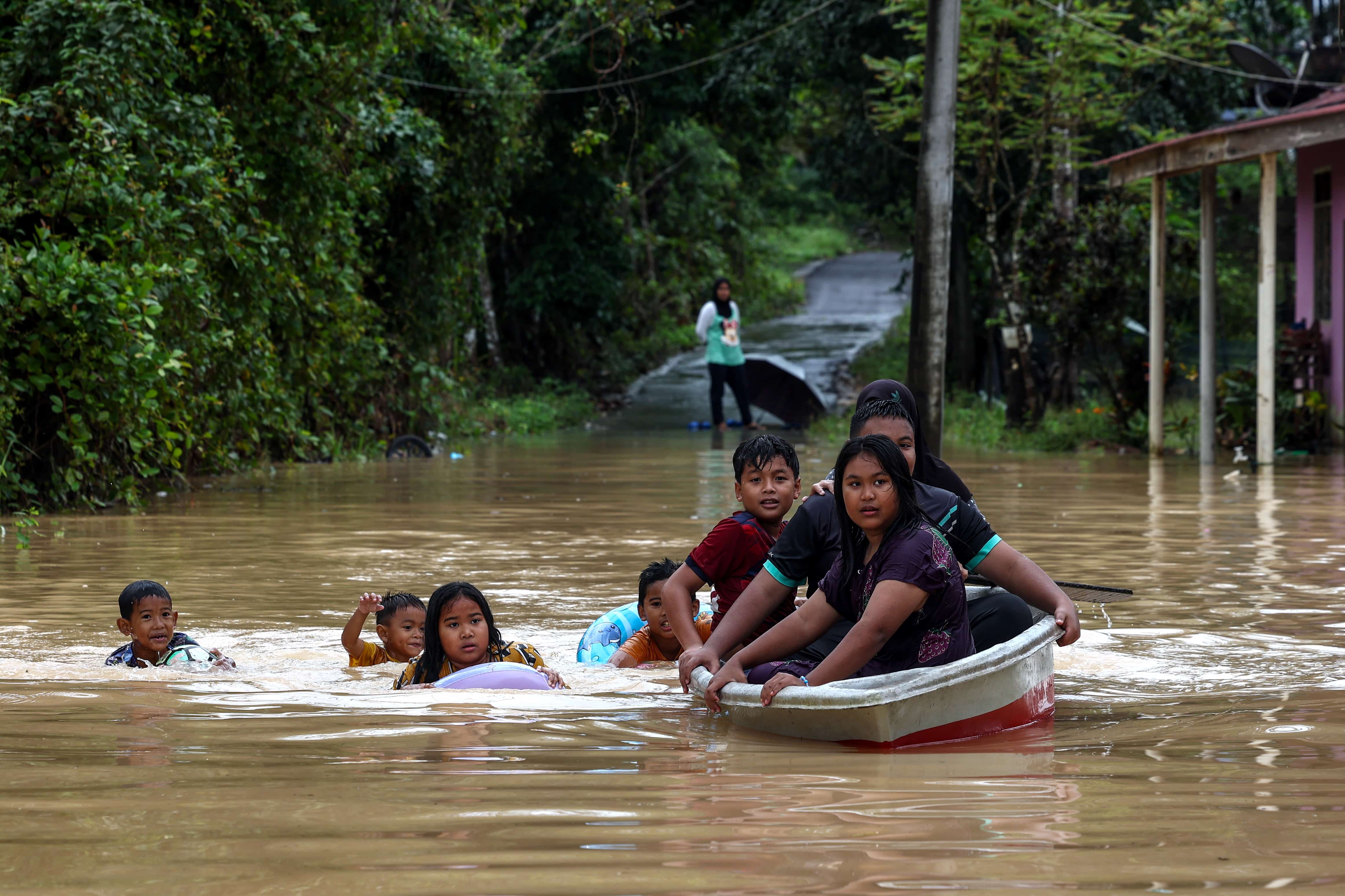 5,802 mangsa banjir di Pasir Mas berlindung di 13 PPS petang ini