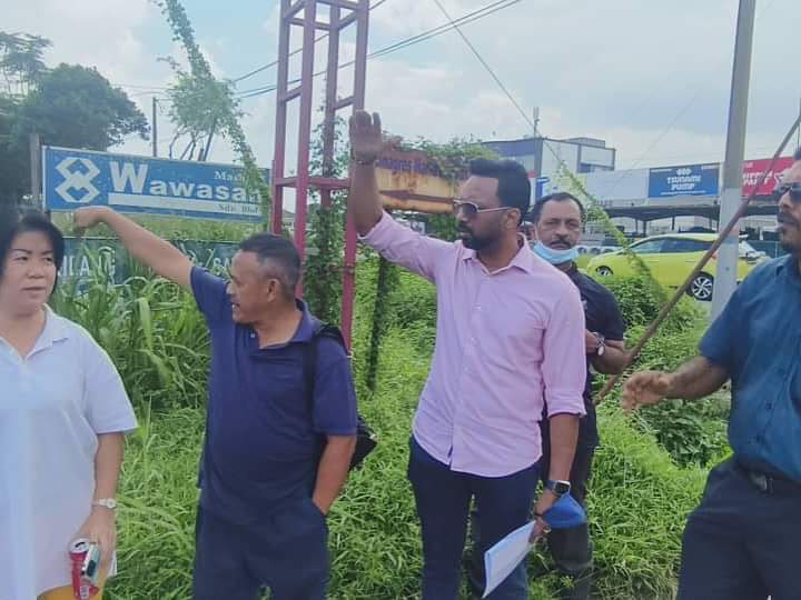 புக்கிட் கெமுனிங் 5வது மைல் பகுதியில் தூய்மைக்கேட்டுப் பிரச்சனை-சட்டமன்ற உறுப்பினர் பிரகாஷ் நேரில் ஆய்வு