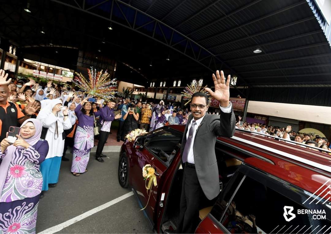 இமயம் வென்ற சாதனையாளர், ஸ்ரீ மூடா இடைநிலைப்பள்ளி தலைமையாசிரியர் டத்தோ மகேந்திரன் பணி ஓய்வு பெற்றார்