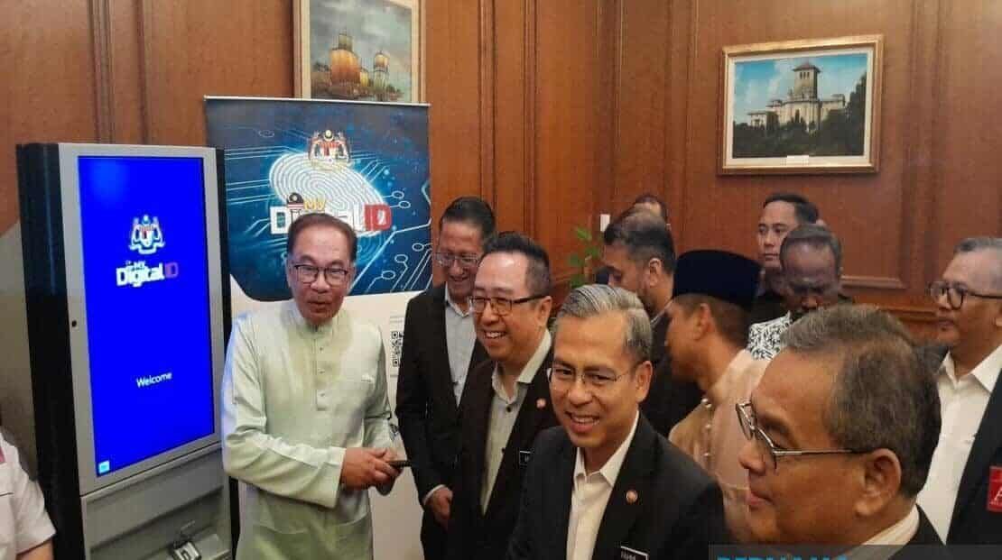 தேசிய இலக்கவியல் அடையாளத்தைப் பெறும் முதல் மலேசியர் ஆனார் பிரதமர் அன்வார்